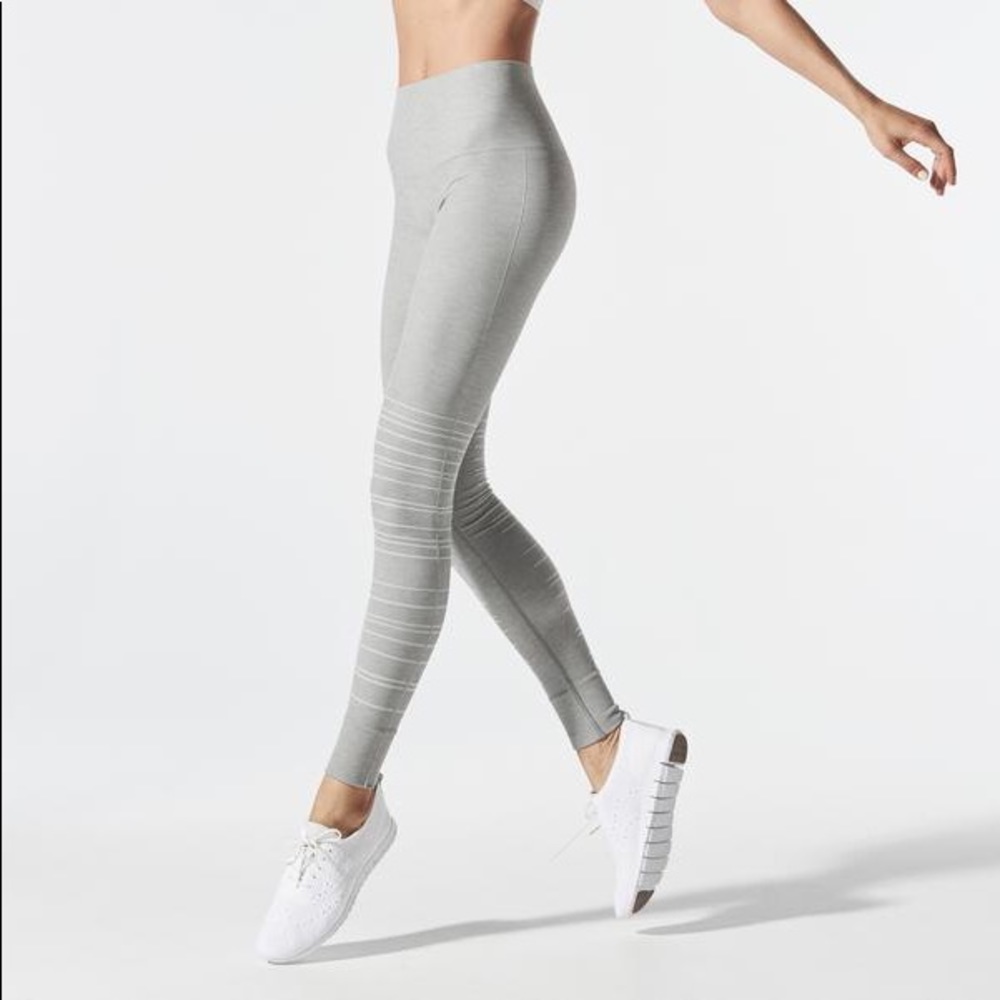 New Small Sportsupport Hipster Cuffed Leggings